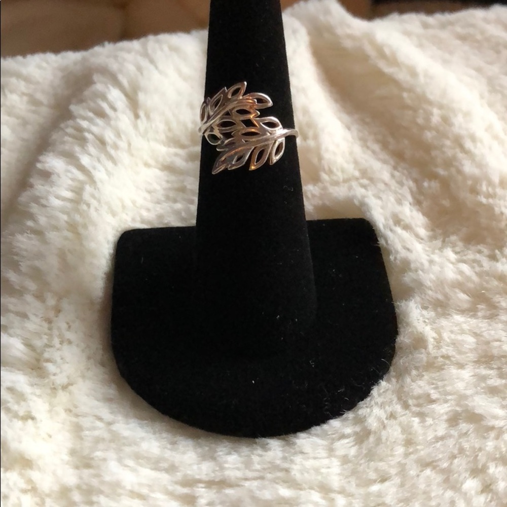 S/S leaf motif ring
